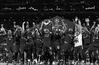 奥巴梅扬单赛季直接参与7球，欧冠史上36+岁球员第二人（奥巴梅扬单季制造7球，成欧冠历史36岁及以上球员第二人）