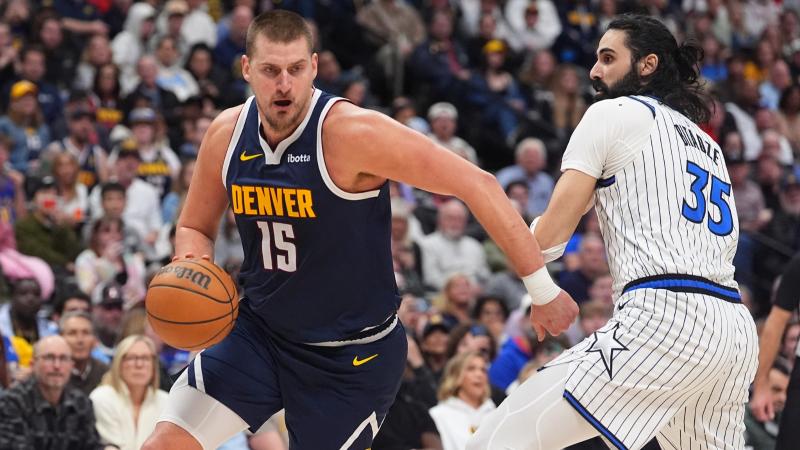 反对者抨击拉波尔塔：诺坎普还没完工，你们到底在庆祝什么？（质疑声指向拉波尔塔：诺坎普未竣工，庆祝的理由何在？）