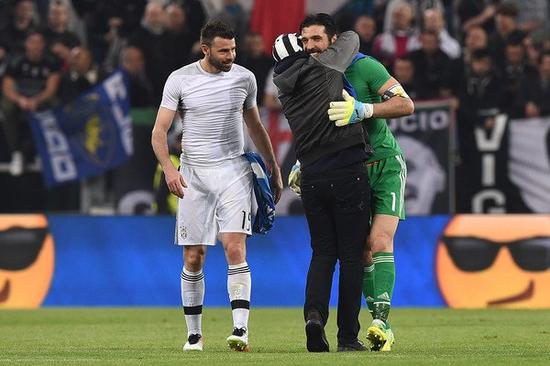 富安健洋：加盟阿贾克斯是全新开始，希望能成为年轻球员榜样（富安健洋：转投阿贾克斯开启新篇章，盼成年轻球员楷模）